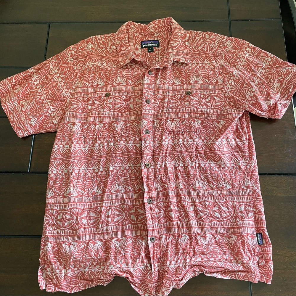 Patagonia short sleeve button up - Men’s M